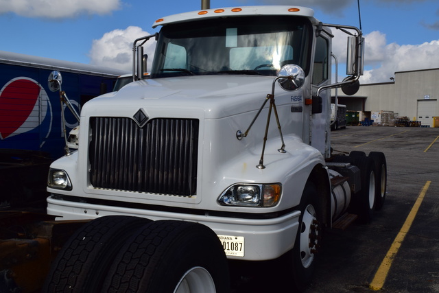 2000 International 9100 T/A Day Cab Truck Tractor 2000 International 9100 T/A Day Cab Truck Tractor