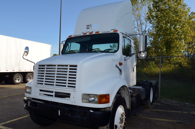 1999 International 8100 T/A Day Cab Truck Tractor 1999 International 8100 T/A Day Cab Truck Tractor