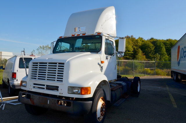1999 International 8100 T/A Day Cab Truck Tractor 1999 International 8100 T/A Day Cab Truck Tractor