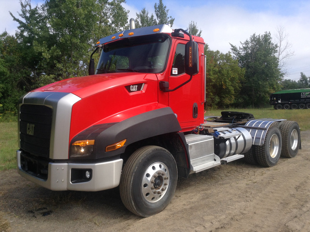 2016 Cat CT660S T/A Day Cab Truck Tractor 2016 Cat CT660S T/A Day Cab Truck Tractor