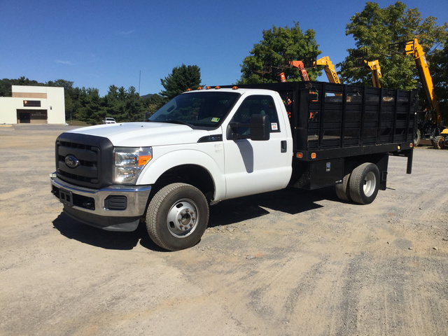 2012 Ford F-350 Super Duty 4x4 Flatbed Truck