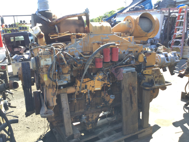 Lot of Komatsu Engine, Torque Converter & Pumps
