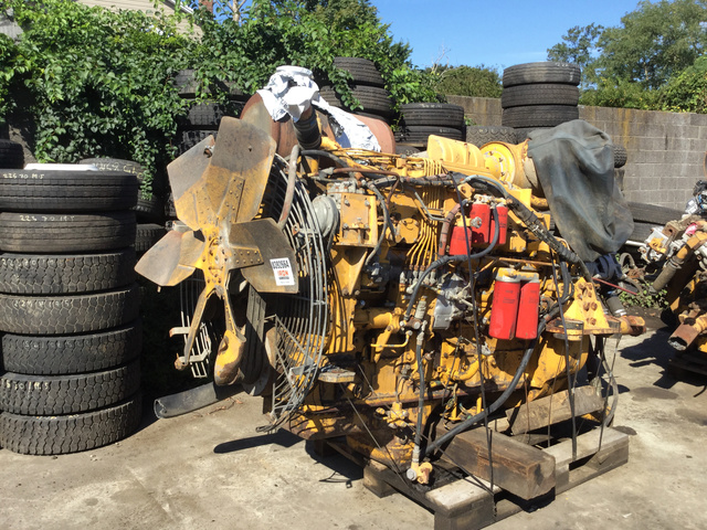 Lot of Komatsu Engine, Torque Converter & Pumps