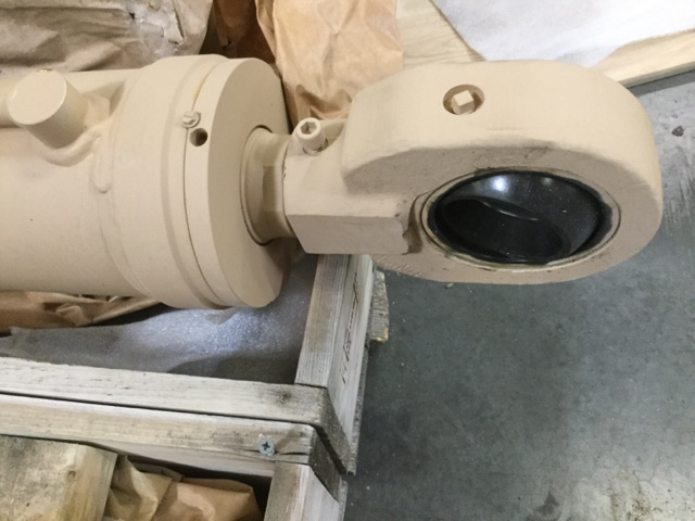 (2) Oshkosh 1860870 Linear Actuating Cylinder Assemblies - Unused (2) Oshkosh 1860870 Linear Actuating Cylinder Assemblies - Unused