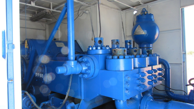 National 9-P-100 Triplex Mud Pump w/Enclosure National 9-P-100 Triplex Mud Pump w/Enclosure