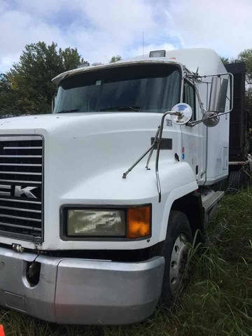 1999 Mack CH613 T/A Sleeper Truck Tractor 1999 Mack CH613 T/A Sleeper Truck Tractor