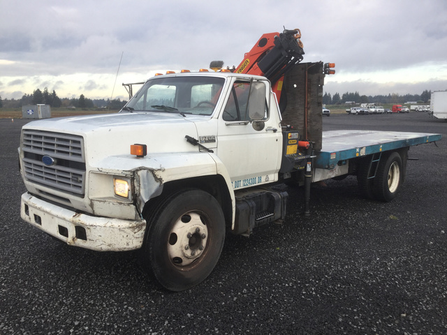 1993 Ford F700 S/A Knuckle Boom Truck