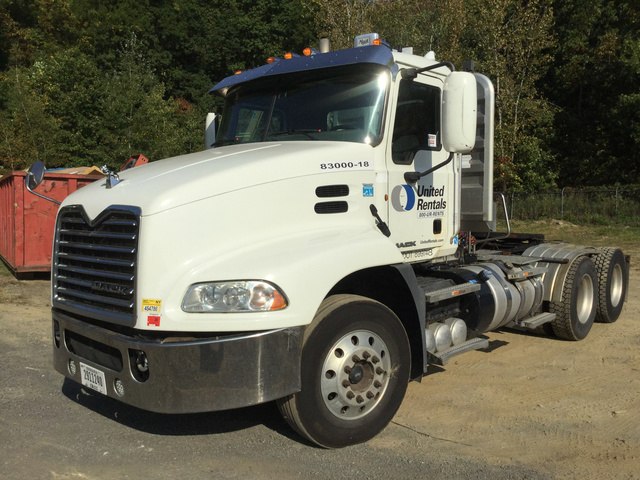 2012 Mack CXU613 T/A Day Cab Truck Tractor 2012 Mack CXU613 T/A Day Cab Truck Tractor