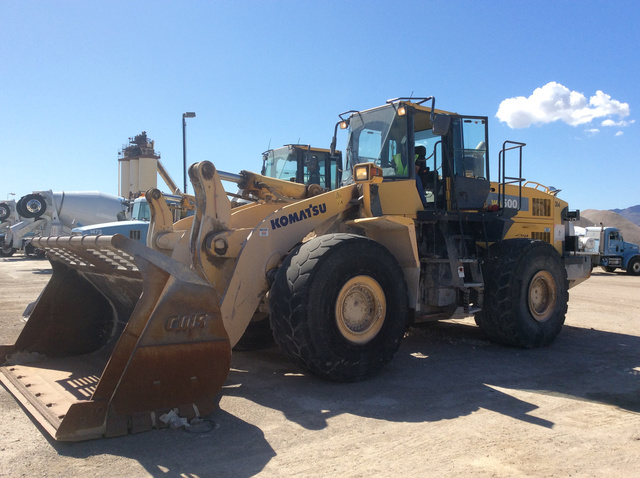 Komatsu WA500 Wheel Loader