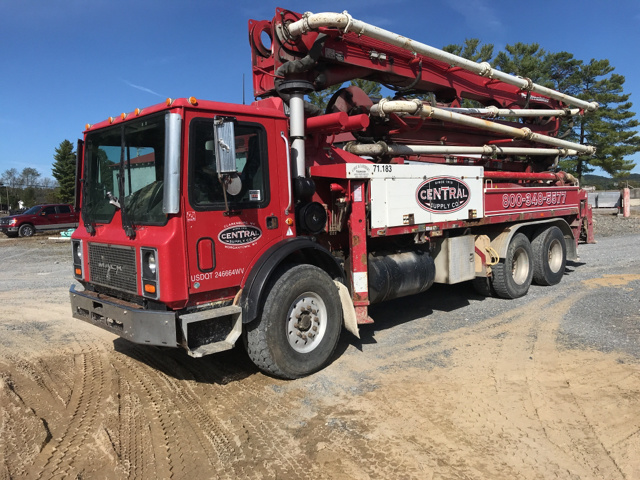 2005 Mack MR600 Concrete Pump Truck