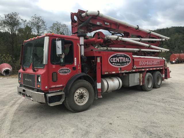 Putzmeister M32Z Concrete Pump on 2006 Mack MR688S Truck