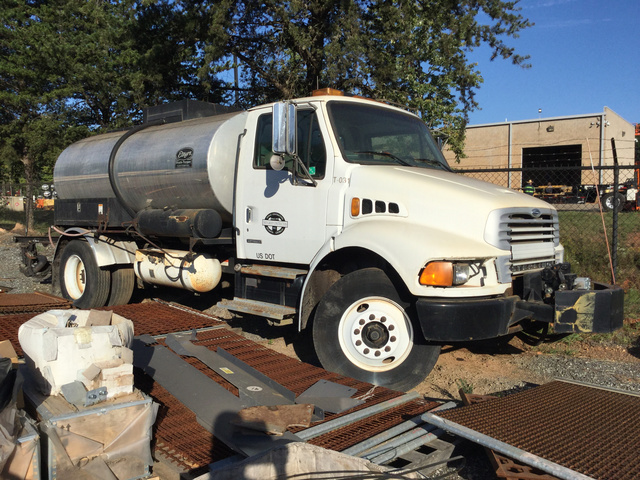Etnyre Asphalt Distributor on 2001 Sterling M7500 Truck