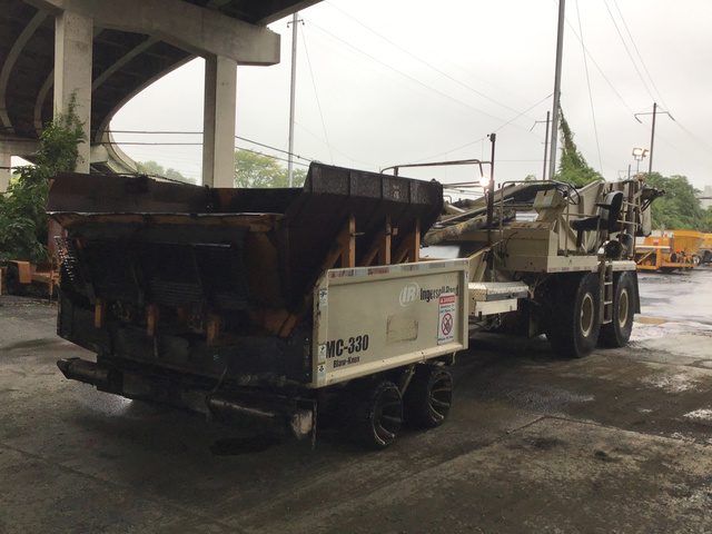 2005 Ingersoll-Rand MC-330 Asphalt Transfer Machine