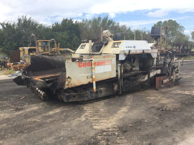 Cedarapids CR-461 Asphalt Paver