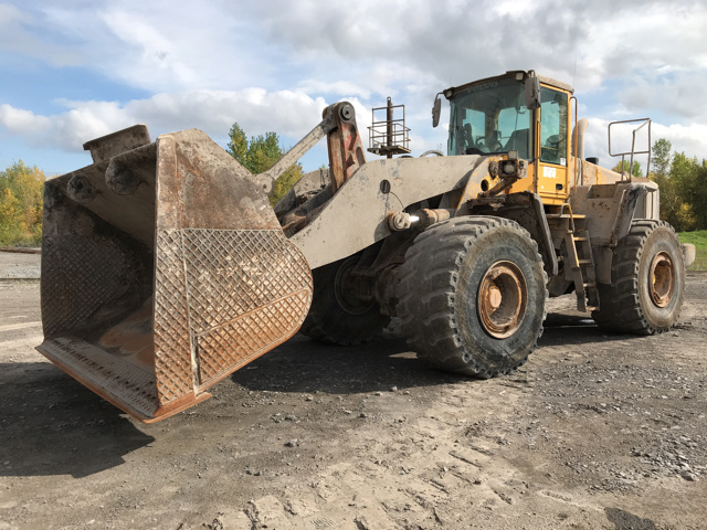 Volvo L220 Wheel Loader Volvo L220 Wheel Loader