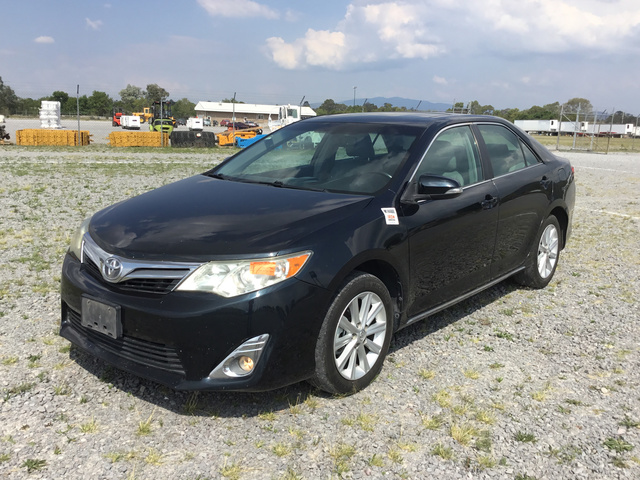 2013 Toyota Camry XLE Sedan