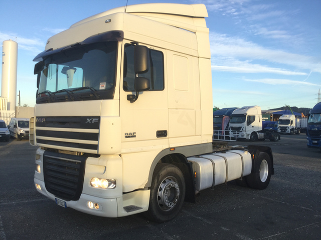 2011 (unverified) DAF XF 105.460 4x2 Sleeper Truck Tractor