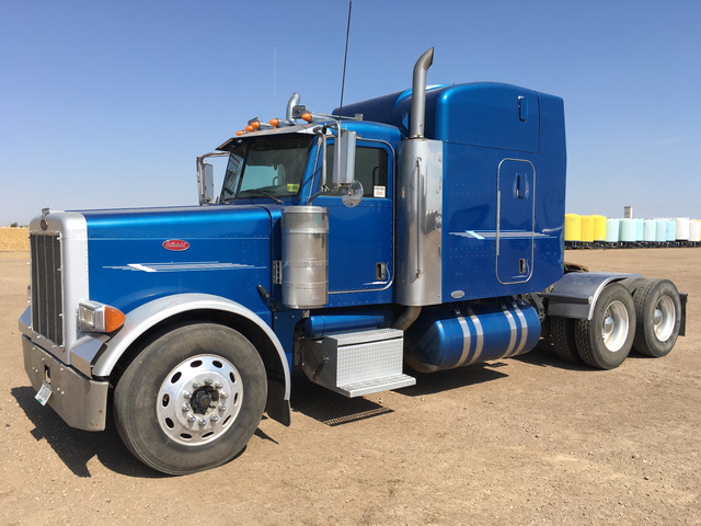 2005 Peterbilt 379 T/A Sleeper Truck Tractor