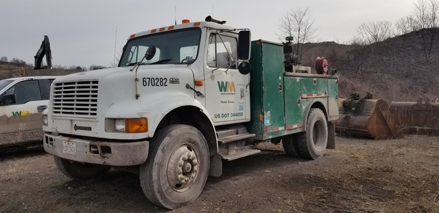 1999 International 4900 S/A Service Truck