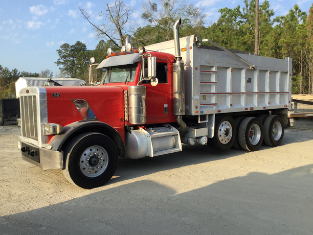 2006 Peterbilt 379 Tri/A Dump Truck