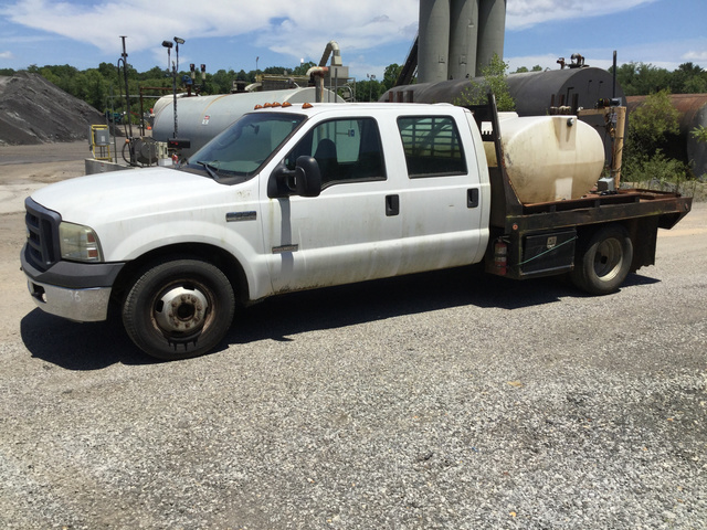 2006 Ford F-350 XL Super Duty Flatbed Truck