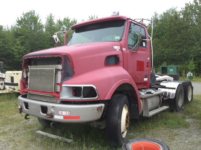 2006 (unverified) Sterling LT9500 T/A Day Cab Truck Tractor 2006 (unverified) Sterling LT9500 T/A Day Cab Truck Tractor