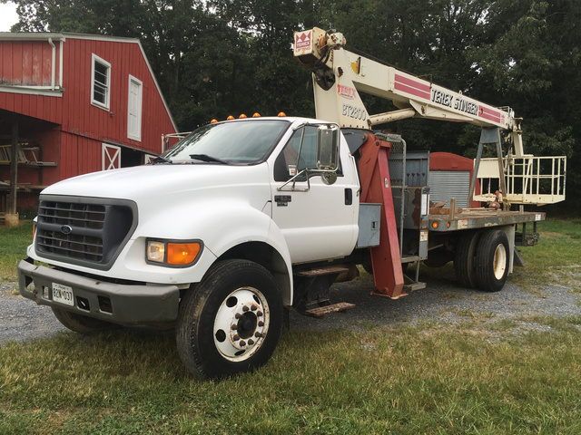 Terex BT-2857 Straight Boom on 2003 Ford F-650 XL Super Duty S/A Truck