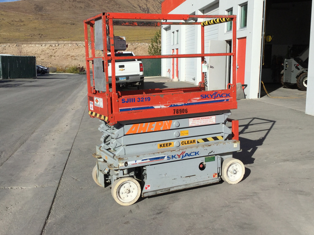 2007 Skyjack SJIII-3219 Electric Scissor Lift