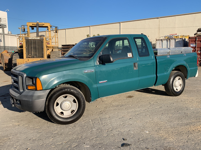 2006 Ford F-250 XL Super Duty Extended Cab Pickup