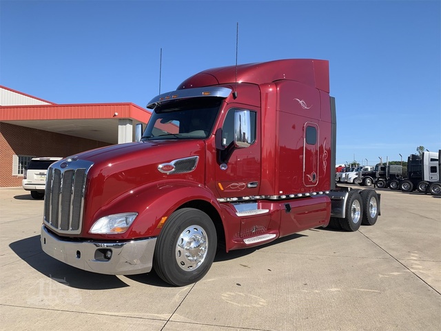 2016 Peterbilt 579 T/A Sleeper Truck Tractor 2016 Peterbilt 579 T/A Sleeper Truck Tractor