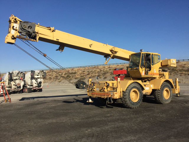 Grove RT528C Rough Terrain Crane