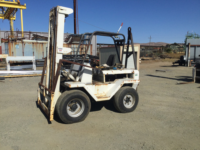 York UT5024 Pneumatic Tire Forklift
