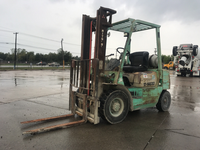 Mitsubishi FG25B Pneumatic Tire Forklift