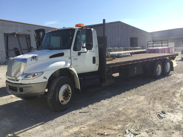 2005 International 4400 T/A Flatbed Truck 2005 International 4400 T/A Flatbed Truck