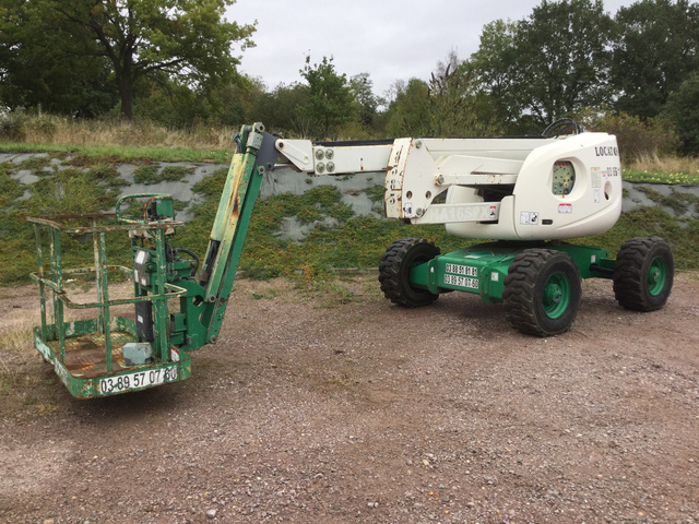 2007 Haulotte HA16SPX 4WD Diesel Articulating Boom Lift 2007 Haulotte HA16SPX 4WD Diesel Articulating Boom Lift
