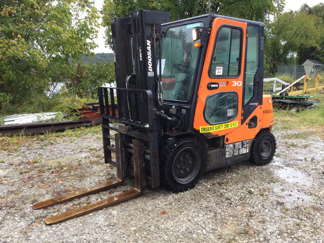 2010 (unverified) Doosan D30S-5 Pneumatic Tire Forklift