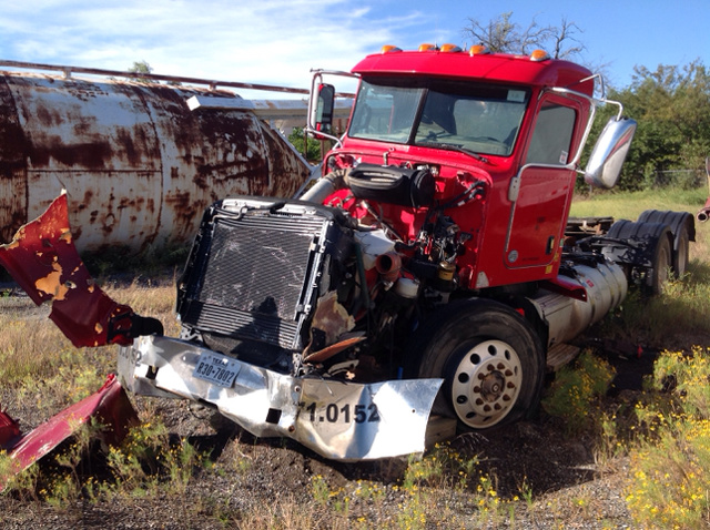 2011 Peterbilt 386 T/A Day Cab Truck Tractor