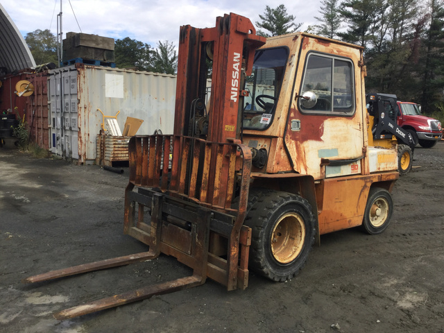 Nissan WGF03A40V Pneumatic Tire Forklift