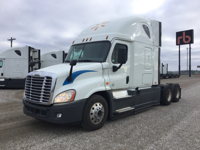 2015 Freightliner Cascadia 125 T/A Sleeper Truck Tractor 2015 Freightliner Cascadia 125 T/A Sleeper Truck Tractor