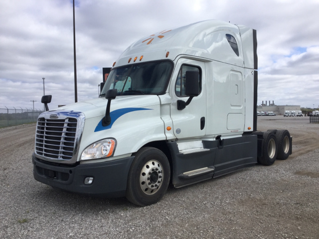 2015 Freightliner Cascadia 125 T/A Sleeper Truck Tractor 2015 Freightliner Cascadia 125 T/A Sleeper Truck Tractor