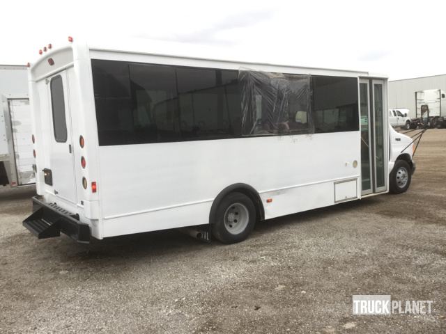 ford econoline e450 bus