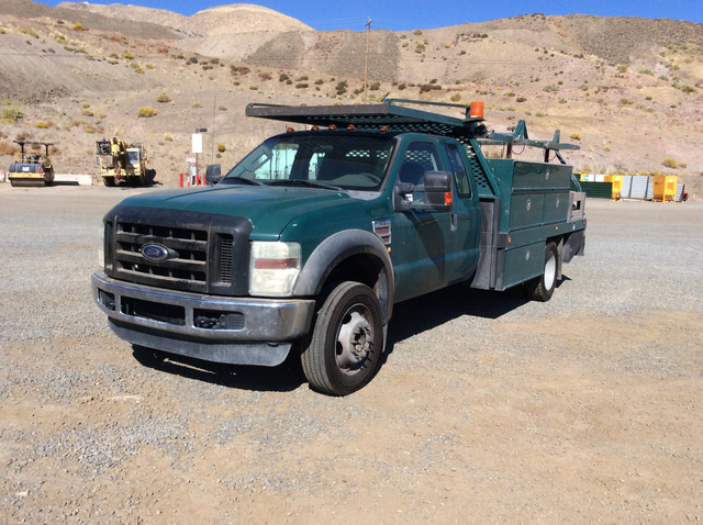 2008 Ford F-450 XL Super Duty Flatbed Truck