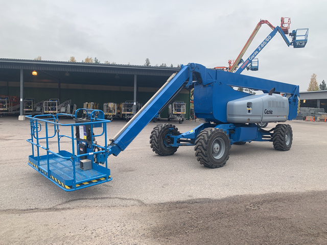 2005 Genie Z-135 4WD Diesel Articulating Boom Lift 2005 Genie Z-135 4WD Diesel Articulating Boom Lift