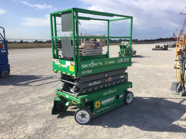 2015 (unverified) Skyjack SJIII-3219 Electric Scissor Lift