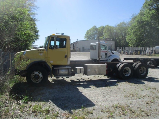 2001 Freightliner FL112 Cab & Chassis