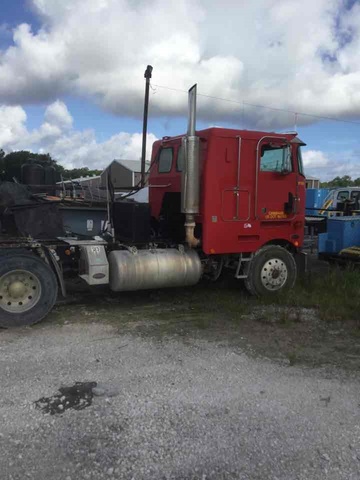 1993 Peterbilt 362 T/A Sleeper Truck Tractor