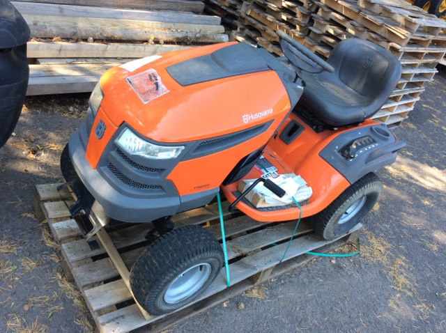 Husqvarna YTH2454 Mower Tractor
