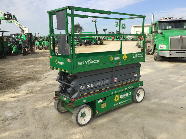 2013 (unverified) Skyjack SJIII 3226 Electric Scissor Lift