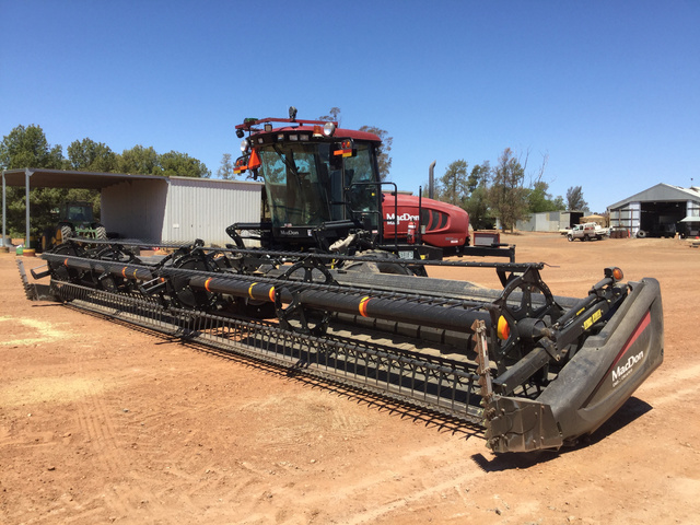 2013 MacDon M205 Windrower w/ 2014 MacDon D65 40ft Draper