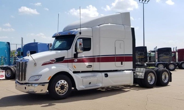 2017 Peterbilt 579 T/A Sleeper Truck Tractor
